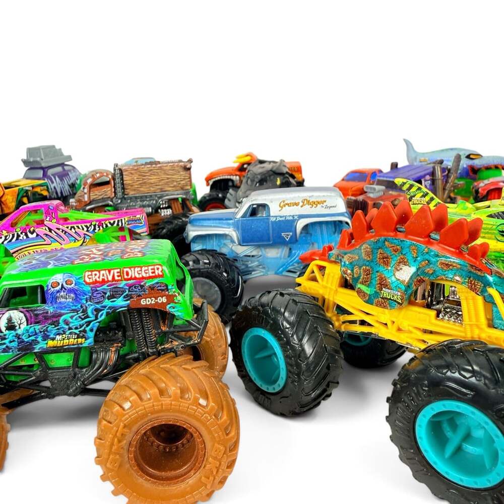 Monster Truck Vehicle Lot of 18 Assorted Trucks - Picture 9 of 10